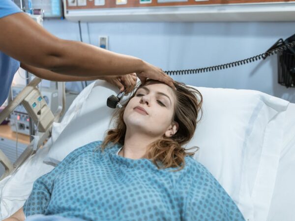 Doctor examining patient's head with reflex hammer — BPPV का घर पर इलाज | Dr. Prateek Porwal, ENT