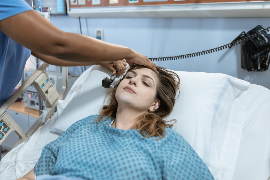 Doctor examining patient's head with reflex hammer — BPPV का घर पर इलाज | Dr. Prateek Porwal, ENT