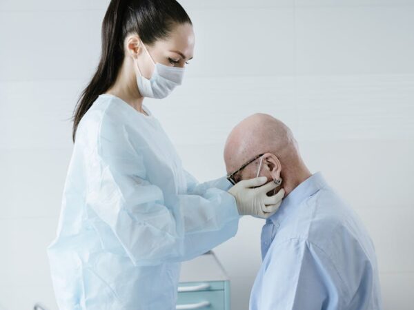 Doctor examines patient's ear, wearing masks and gloves — chakkar kyun aata hai | Dr. Prateek Porwal, ENT