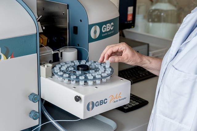 Scientist using auto sampler for laboratory analysis — Epley मॅन्युव्हर घरी कसे करावे | Dr. Prateek Porwal, ENT