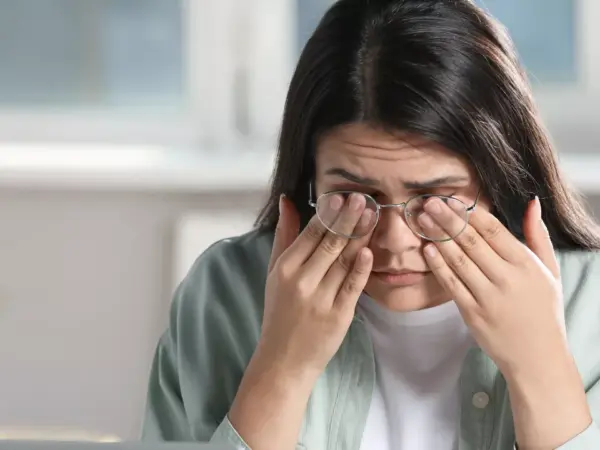 Oscillopsia causes and bouncing vision patient education image